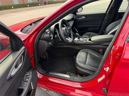 Used 2023 Alfa Romeo Giulia Sprint image 5