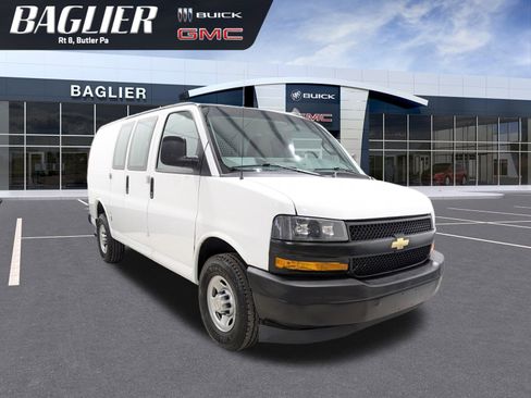 Used 2022 Chevrolet Express 3500 w/ Driver Convenience Package image 1