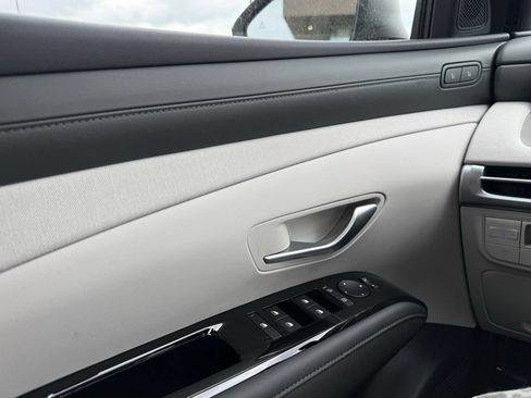 Used 2025 Hyundai Tucson Limited AWD/4WD image 11