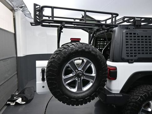 Used 2018 Jeep Wrangler Unlimited Sahara AWD/4WD image 22