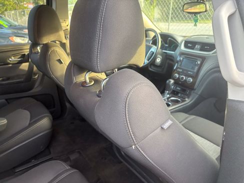 Used 2015 Chevrolet Traverse LT w/ Style and Technology Package FWD image 13