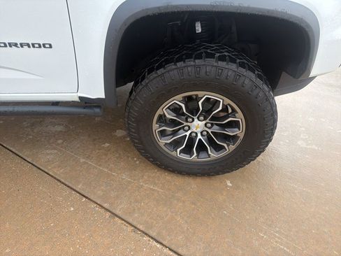 Used 2022 Chevrolet Colorado ZR2 AWD/4WD image 19