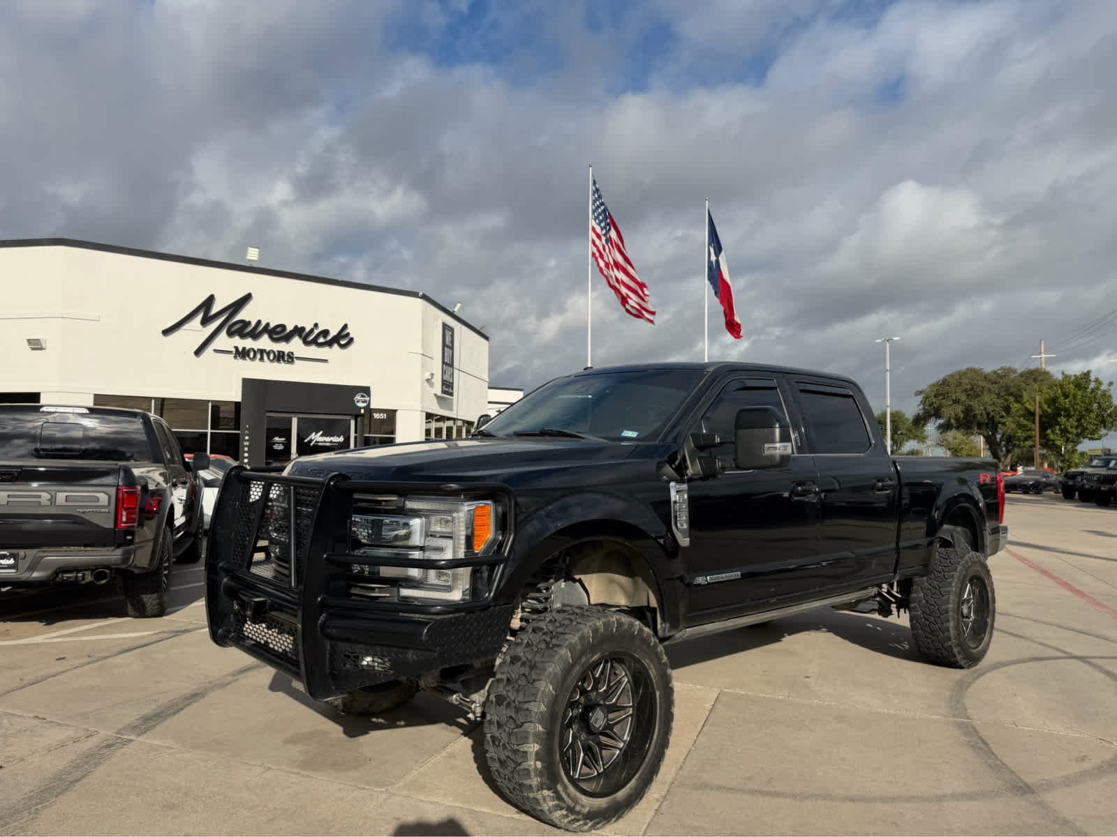 Used 2017 Ford F250 King Ranch w/ King Ranch Ultimate Package AWD/4WD image 1