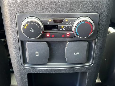 Used 2020 Ford Explorer XLT w/ Equipment Group 202A AWD/4WD image 12