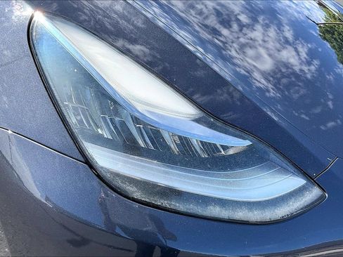 Used 2021 Tesla Model Y Long Range AWD/4WD image 28