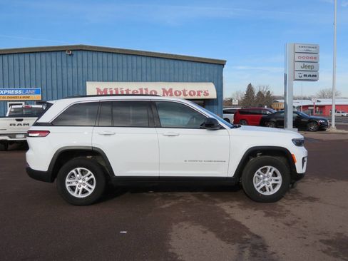 Used 2024 Jeep Grand Cherokee Laredo w/ Luxury Tech Group I image 1