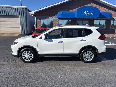 Used 2017 Nissan Rogue S w/ S Appearance Package image 3