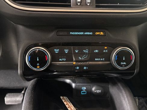 Used 2022 Ford Escape SE w/ SE Sport Appearance Package FWD image 18