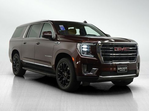 Used 2022 GMC Yukon XL SLT w/ SLT Luxury Package image 7