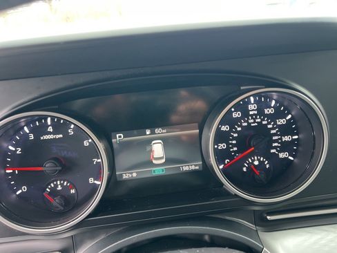 Certified 2024 Kia Carnival LX image 15