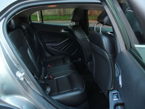 Used 2015 Mercedes-Benz GLA 250 image 21