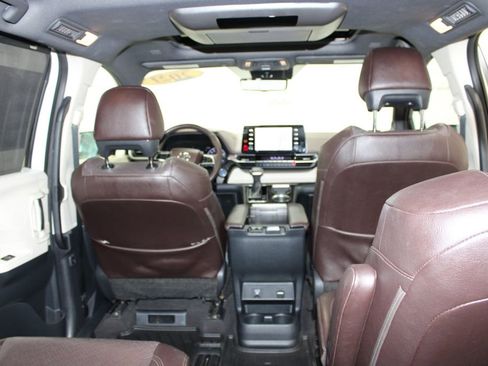 Used 2021 Toyota Sienna Platinum AWD/4WD image 38