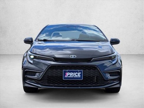 Used 2023 Toyota Corolla SE FWD image 2