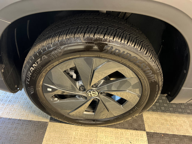 Certified 2025 Volkswagen Taos S FWD image 8