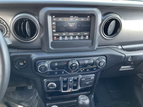 Used 2022 Jeep Wrangler Unlimited Sport image 16