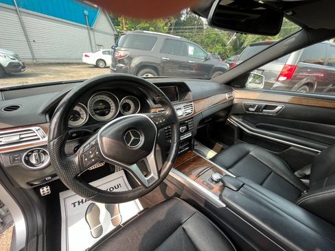 Used 2014 Mercedes-Benz E 350 E 350 Luxury 4MATIC AWD 4dr Se image 4