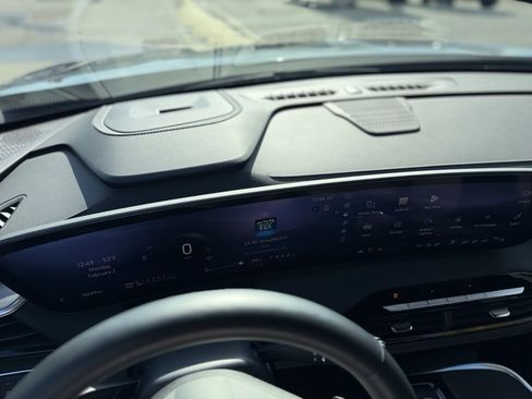 Used 2025 Buick Enclave Preferred image 13