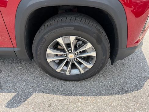 Used 2025 Chevrolet Equinox LT w/ Safety and Technology Package AWD/4WD image 4