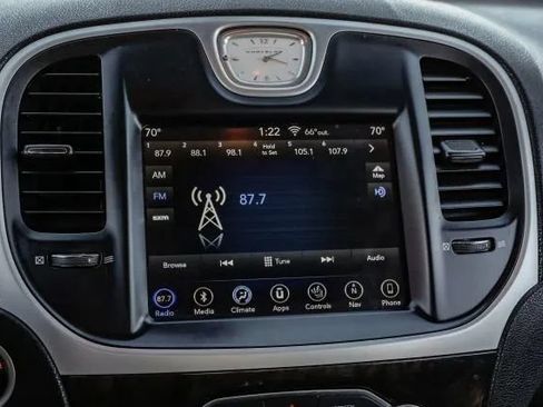 Used 2019 Chrysler 300 Limited RWD image 33