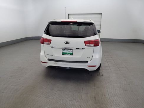 Used 2017 Kia Sedona LX w/ LX Essentials Premium Package FWD image 7