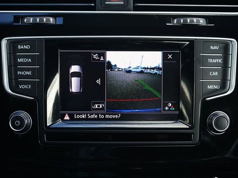 Used 2015 Volkswagen Golf R 4-Door image 20