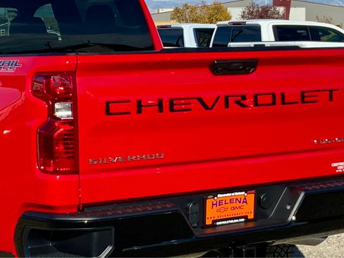 New 2026 Chevrolet Silverado 1500 Custom Trail Boss w/ LPO, Dark Essentials Package image 18