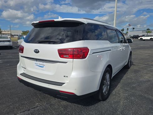 Used 2020 Kia Sedona EX image 4
