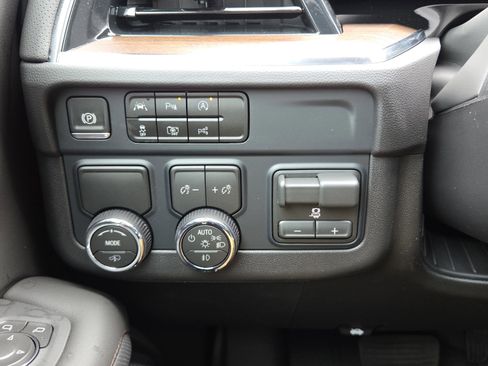 New 2026 Chevrolet Suburban High Country image 15