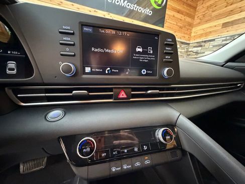 Certified 2023 Hyundai Elantra SEL w/ Preferred Accessory Package image 17