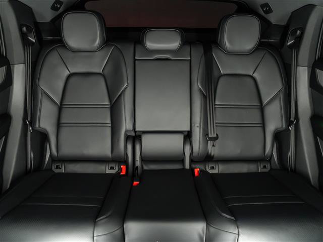 Certified 2025 Porsche Cayenne Coupe AWD/4WD image 30