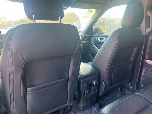Used 2022 Ford Explorer XLT w/ Equipment Group 202A image 13