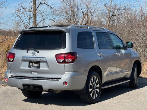 Used 2019 Toyota Sequoia Limited w/ Safety & Convenience Package image 6