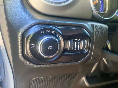 Used 2022 Jeep Wrangler Unlimited Sahara AWD/4WD image 20