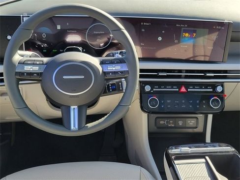 New 2025 Hyundai Tucson Limited image 4