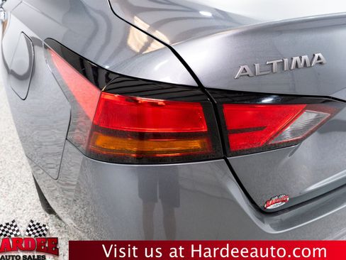 Used 2024 Nissan Altima 2.5 SV FWD image 9