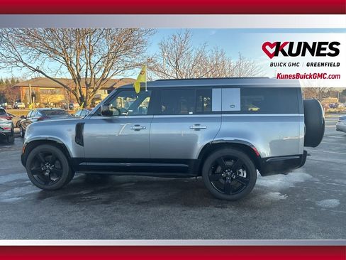 Used 2024 Land Rover Defender 130 X-Dynamic SE image 9