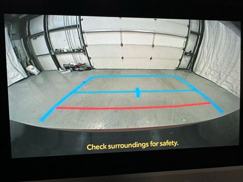 Used 2025 Toyota Prius XLE image 38