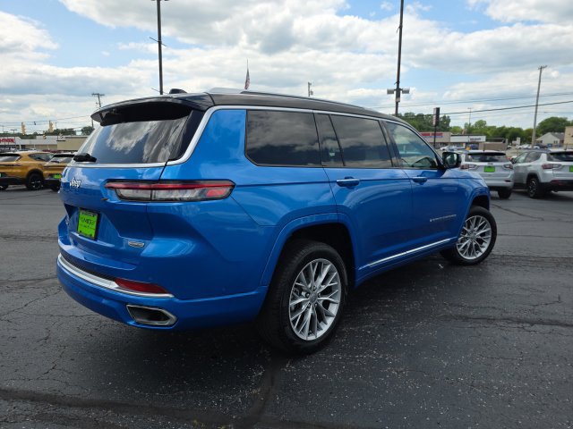 Used 2023 Jeep Grand Cherokee L Summit w/ Advanced Protech Group IV AWD/4WD image 7