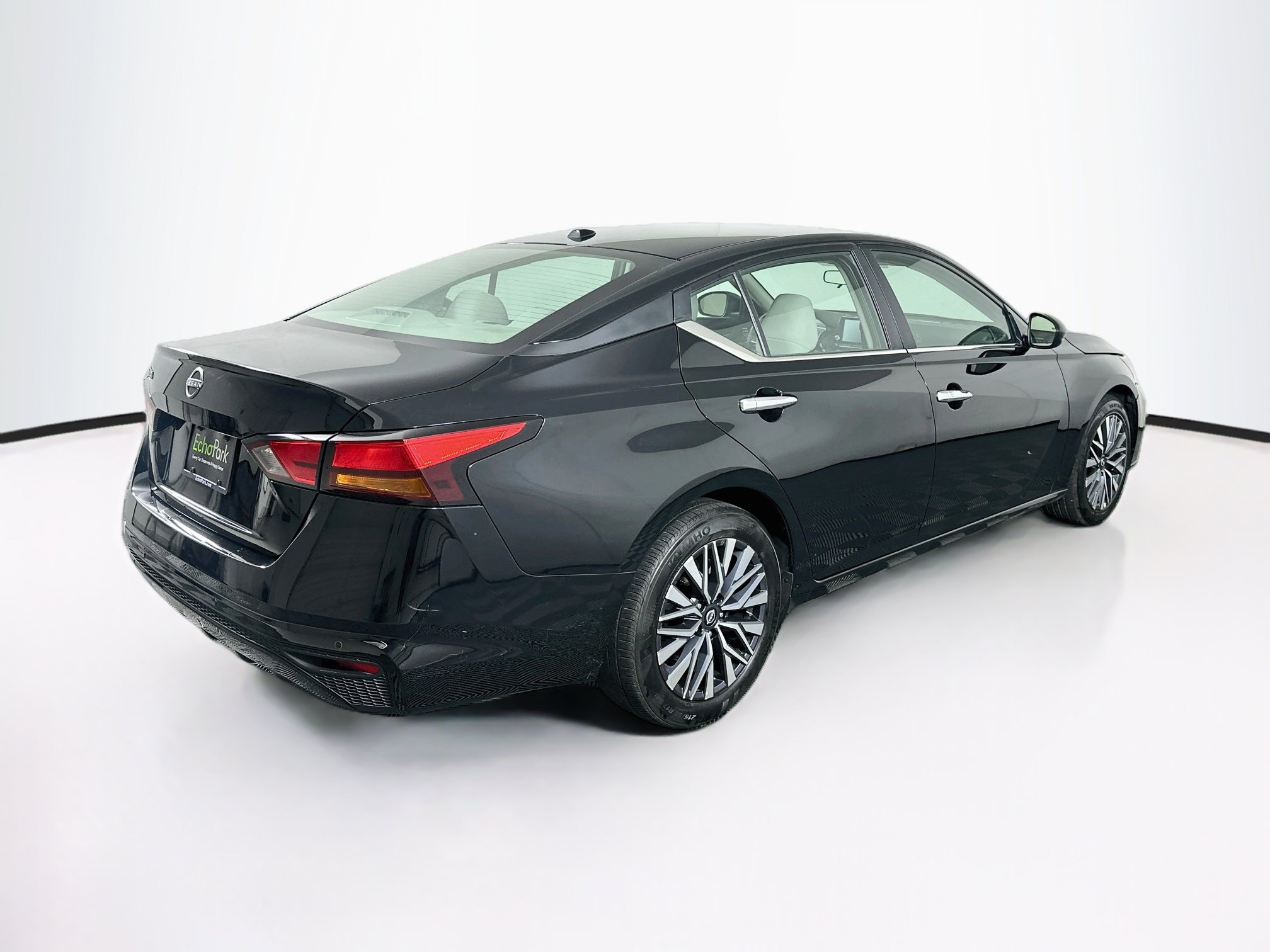Used 2025 Nissan Altima 2.5 SV FWD image 9
