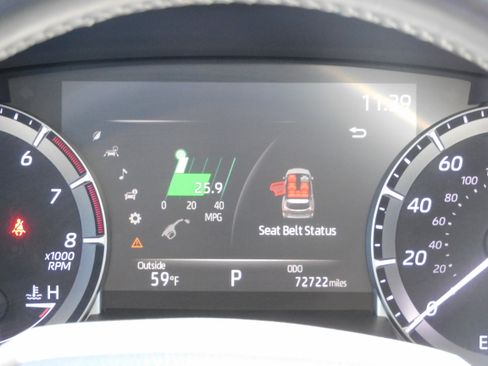 Used 2023 Toyota Highlander XLE image 18