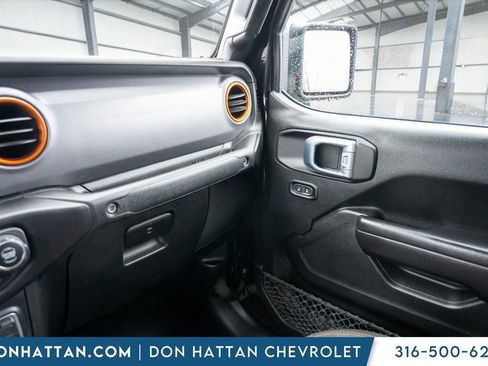 Used 2021 Jeep Gladiator Mojave w/ Cold Weather Group AWD/4WD image 18