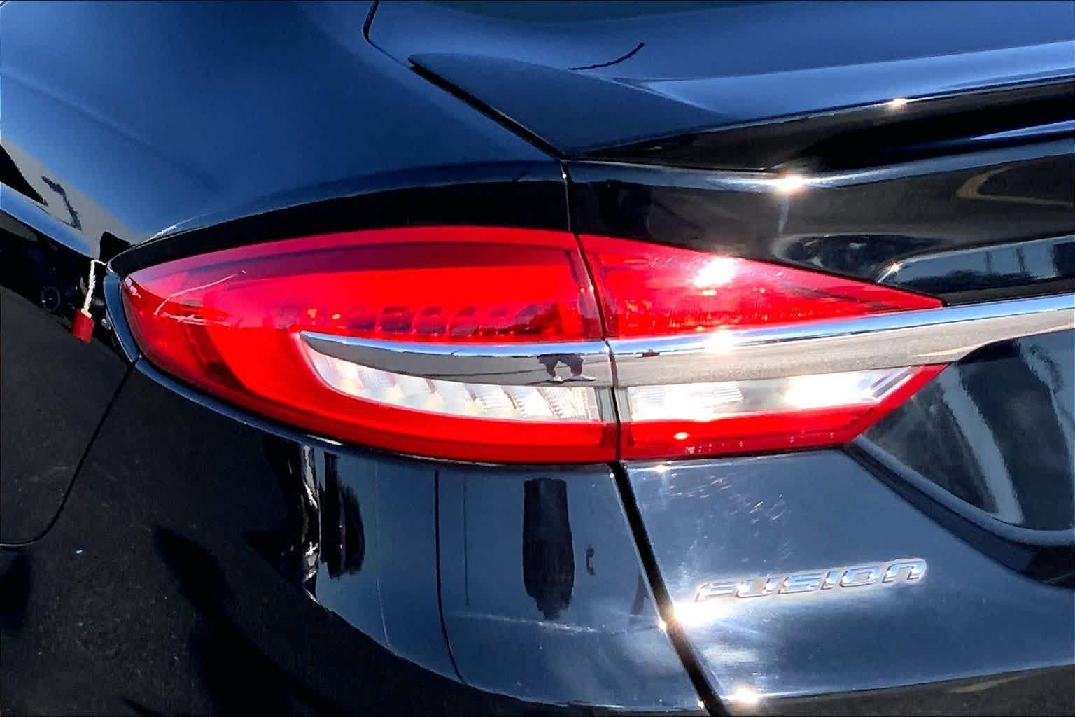 Used 2018 Ford Fusion Titanium AWD/4WD image 29