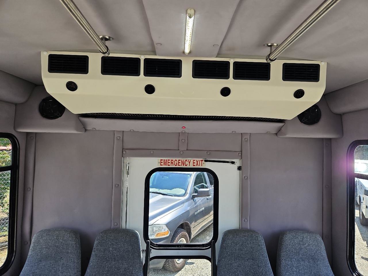 Used 2016 Ford F550 2WD Regular Cab Super Duty image 22
