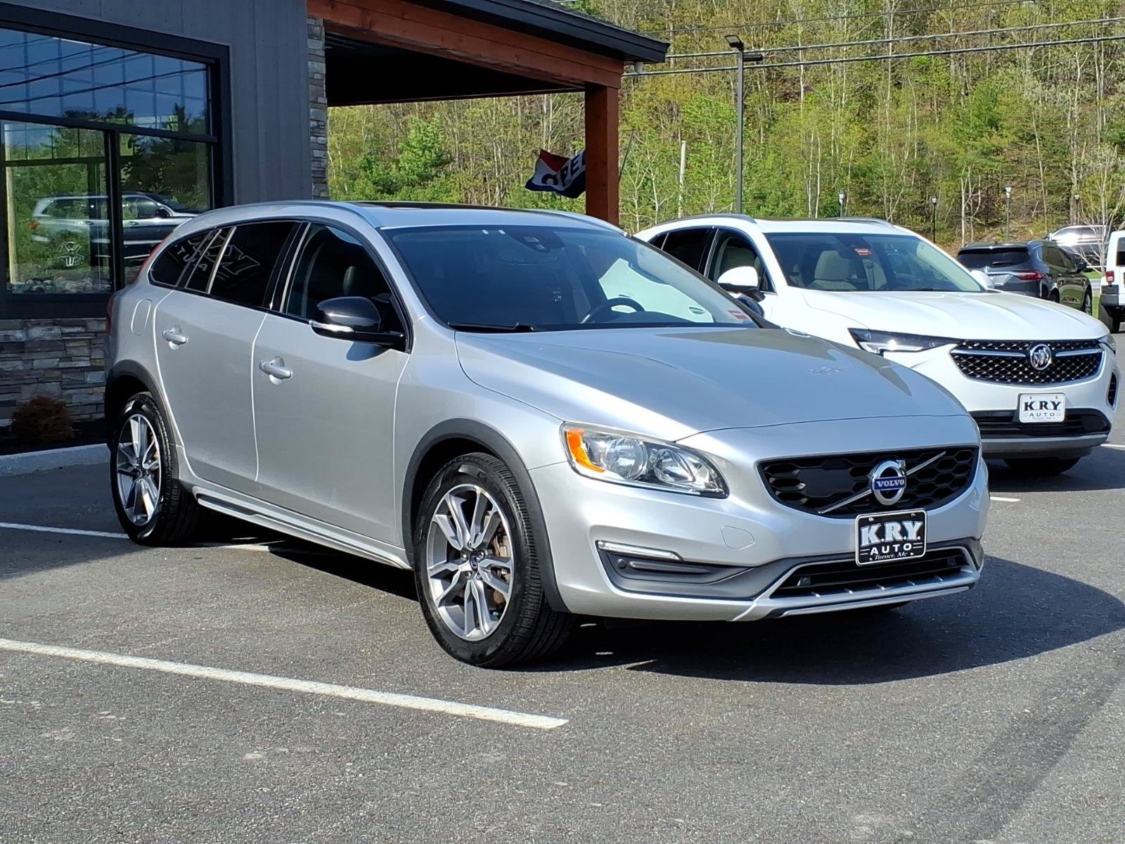 Used 2015 Volvo V60 T5 Cross Country w/ Climate Package AWD/4WD image 3