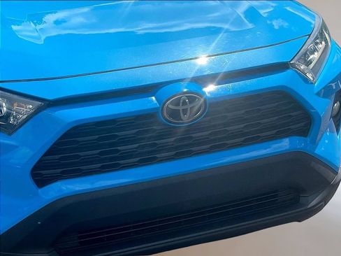 Used 2021 Toyota RAV4 LE w/ Carpet Mat Package (TMS) FWD image 28