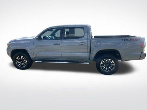 Used 2020 Toyota Tacoma TRD Sport w/ TRD Premium Sport Package AWD/4WD image 6