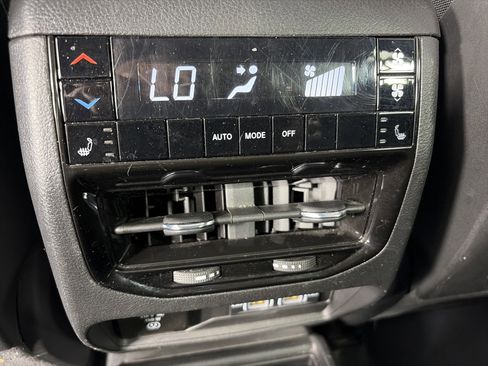 Used 2023 Jeep Grand Cherokee L Limited AWD/4WD image 20