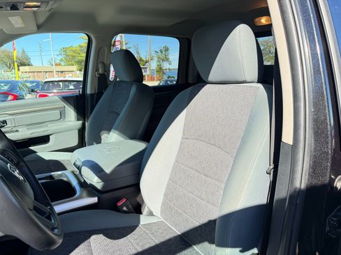 Used 2018 RAM 1500 Classic SLT w/ Luxury Group image 13