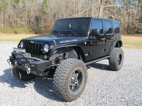 Used 2016 Jeep Wrangler Unlimited Rubicon w/ Connectivity Group image 2