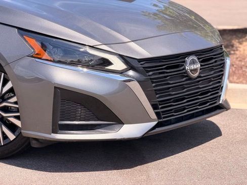 Used 2024 Nissan Altima 2.5 SV image 3